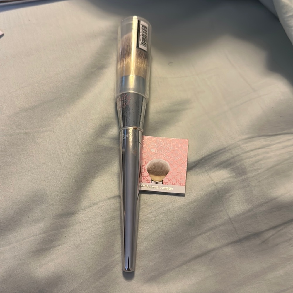 It complexion powder brush